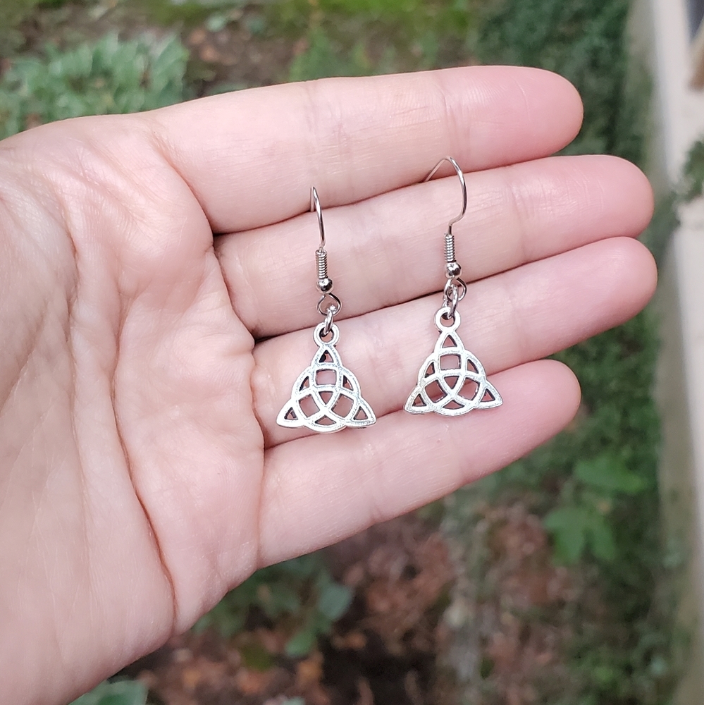 NWOT Silver Celtic Knot Triquetra Trinity Earrings - Picture 5 of 9